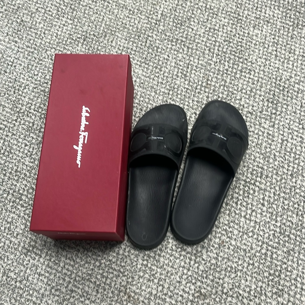 Ferragamo slides US 12